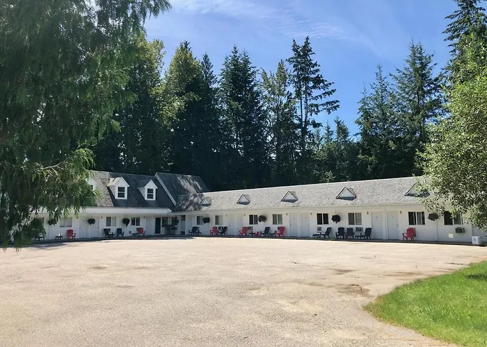 Pines Motel