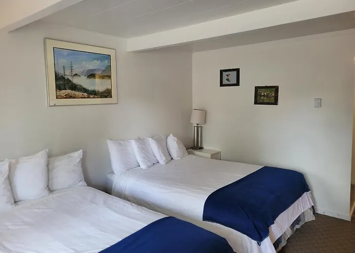 Pines Motel