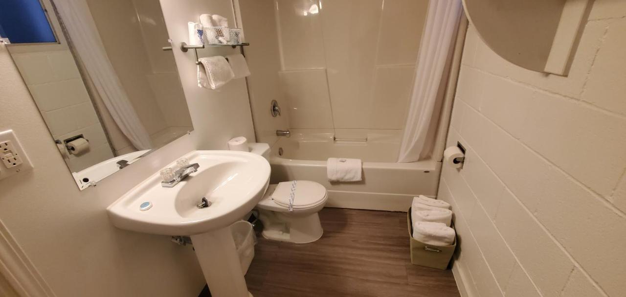 Pines 3* Sicamous