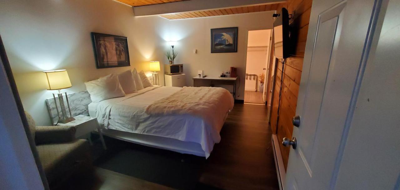 Motel Pines 3*